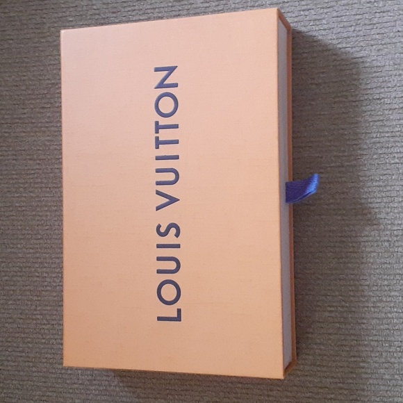 Louis Vuitton crossbody strap with duster and box - Picture 15 of 15